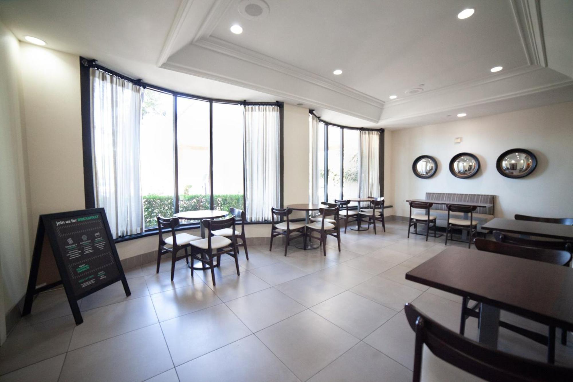 Holiday Inn Irving Las Colinas By Ihg Экстерьер фото